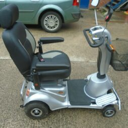 QUINGO PLUS LUXURY 8mph CLASS 3 MOBILITY SCOOTER. FREE DELIVERY TO 50 MILES.